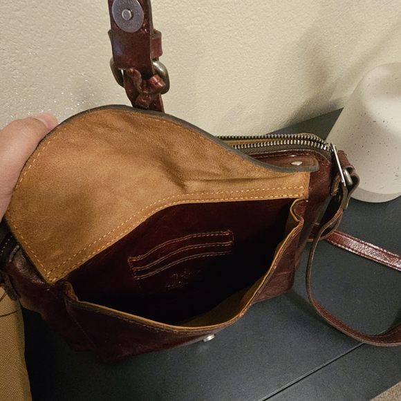 Patricia Nash Avellino Leather Crossbody - Picture 4 of 6